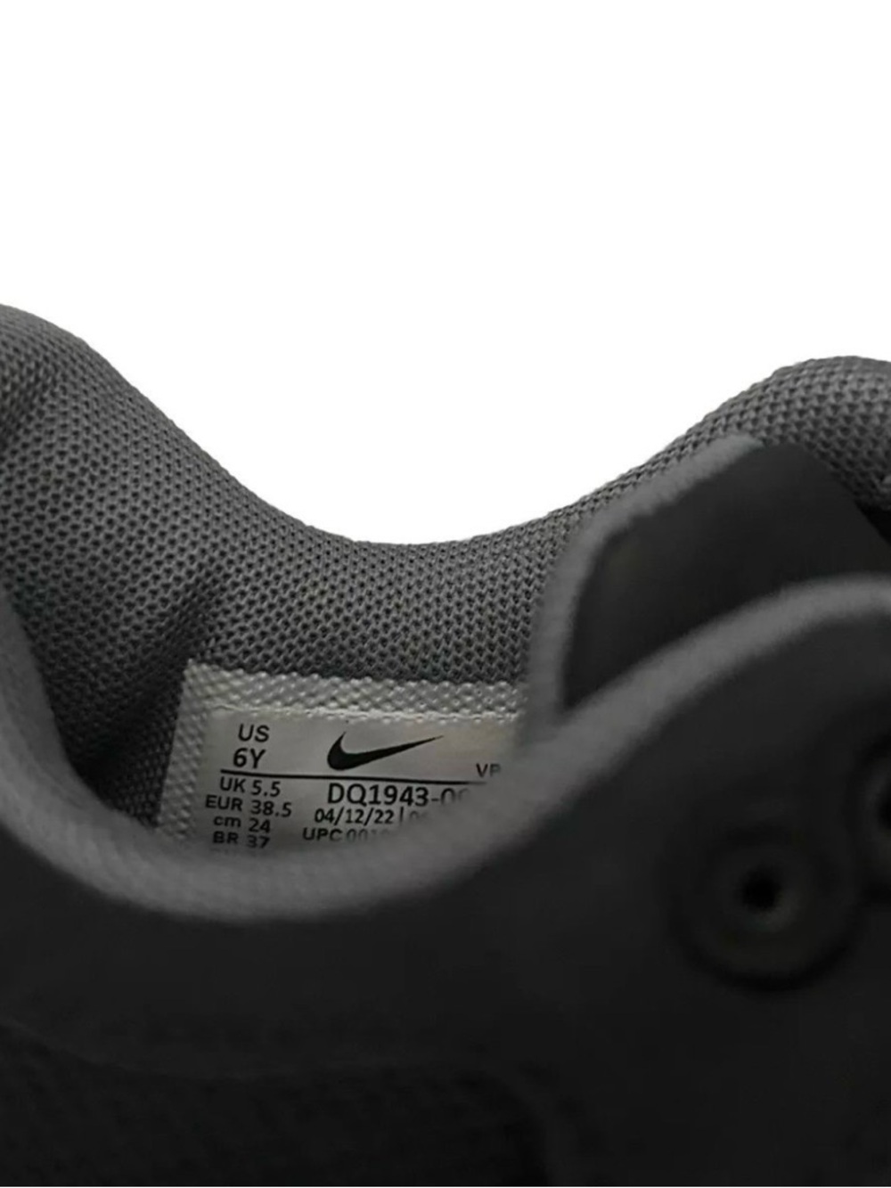 Boy’s Nike Black Sneakers Size 6Y - Picture 3 of 4